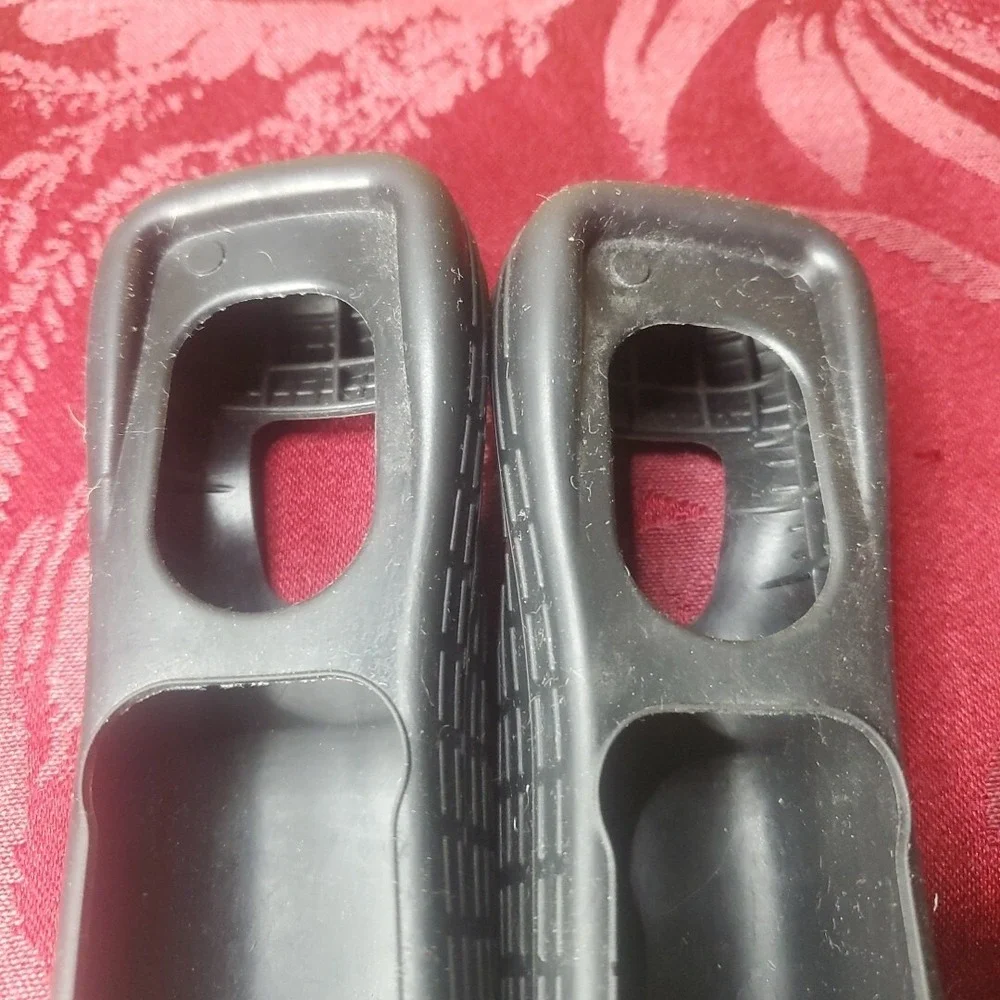 Nintendo Wii Remote Silicone Jacket Case Kids Black 2 Pack Protective Grip Skin